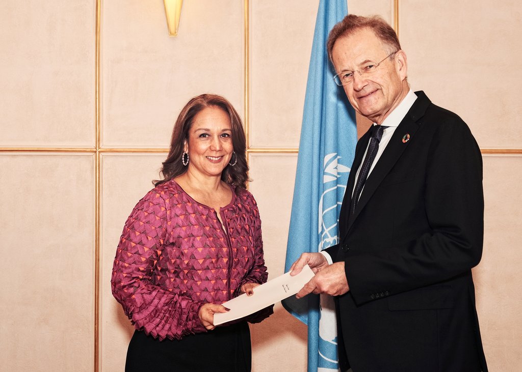 La Embajadora Adriana Mendoza presentó a Michel Moller, Director General de la Oficina de Naciones Unidas en Ginebra, las credenciales que la acreditan como Representante Permanente de Colombia ante la Oficina de Naciones Unidas 