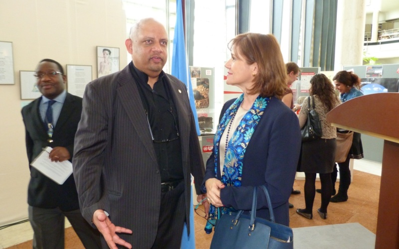 Embajadora Beatriz Londoño con el Director de la Oficina de UNMAS en Ginebra, Bruno Donnat.