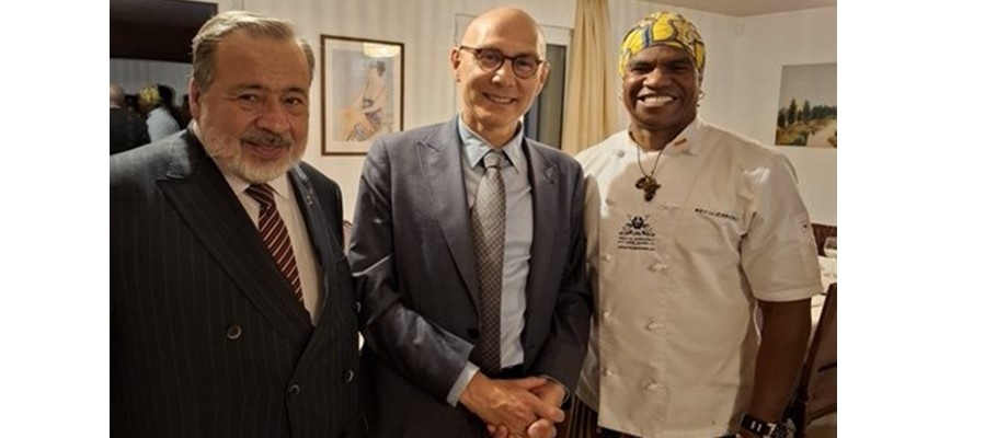 El Chef del Pacífico colombiano Rey Guerrero visitó Ginebra - Suiza como parte de la estrategia cultural de la cancillería «Colombia Plural»